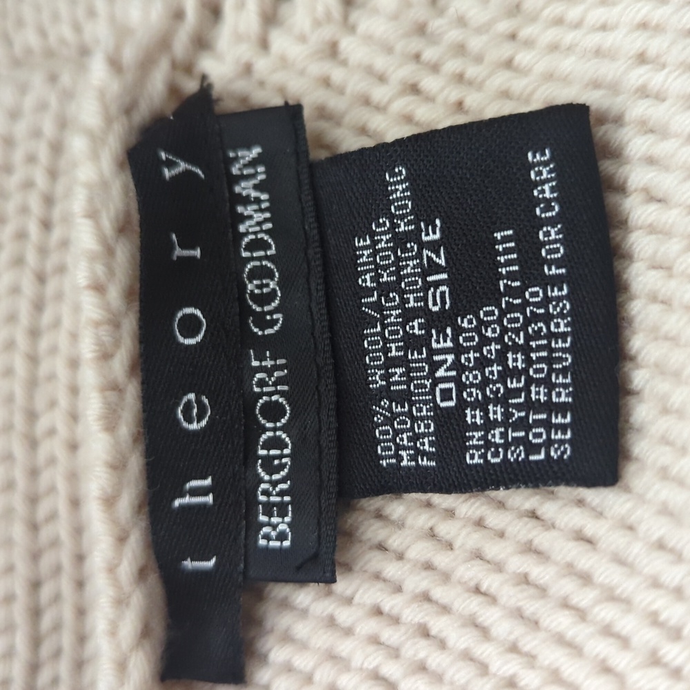 Theory - Bergdorf Goodman Wool Pocket Scarf 🧣